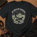 Mi perro es mi terapeuta y mi entrenador camiseta