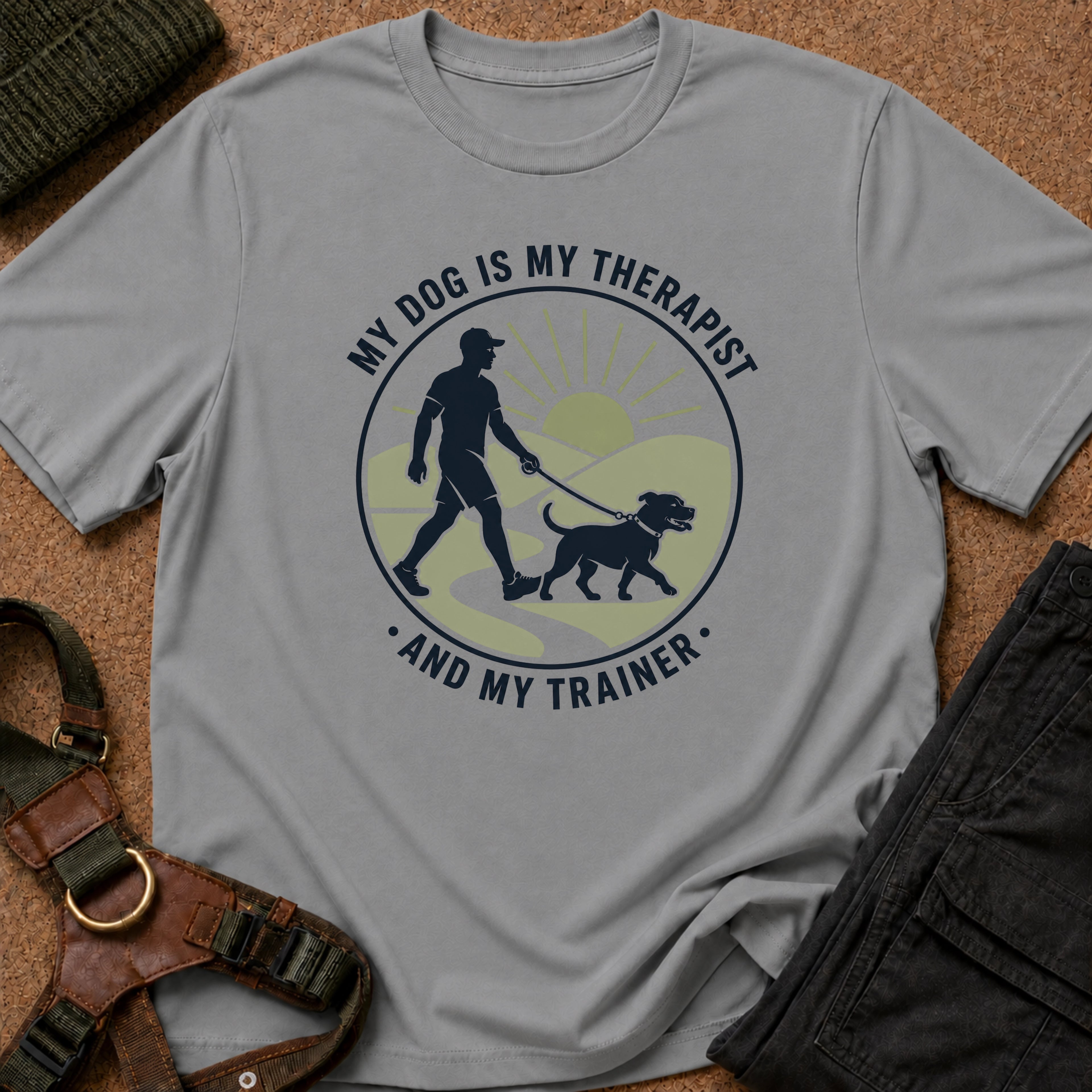 Mi perro es mi terapeuta y mi entrenador camiseta